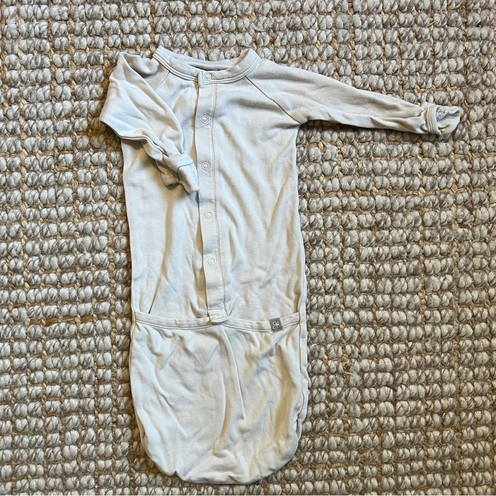 Goumi Gown